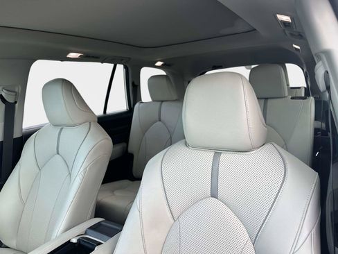Used 2024 Toyota Grand Highlander Limited image 22