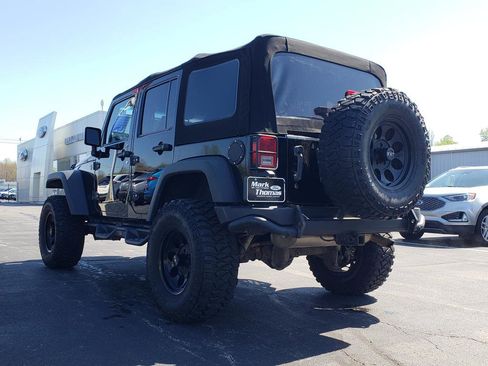 Used 2013 Jeep Wrangler Unlimited Sahara AWD/4WD image 8