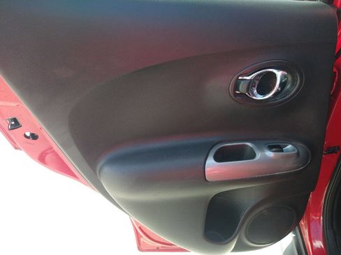 Used 2015 Nissan Juke SV w/ Technology Package FWD image 35