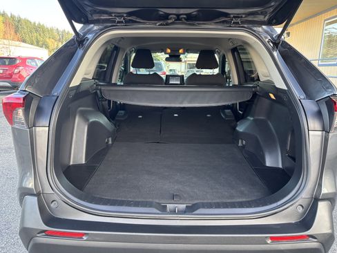 Used 2021 Toyota RAV4 XLE image 25