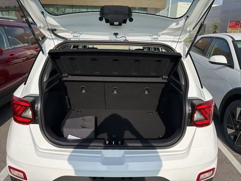 New 2026 Hyundai Venue SE FWD image 7