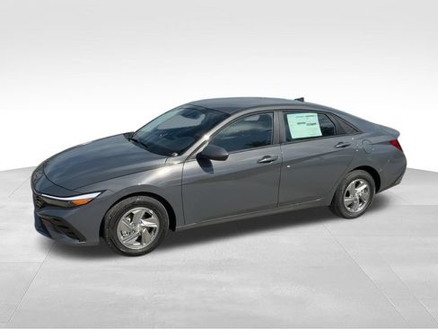 New 2026 Hyundai Elantra SE FWD image 5