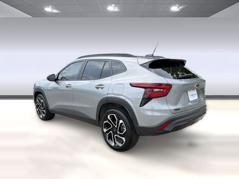 Certified 2025 Chevrolet Trax RS w/ Sunroof Package FWD image 3