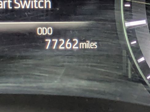 Used 2021 Toyota Highlander XLE image 19