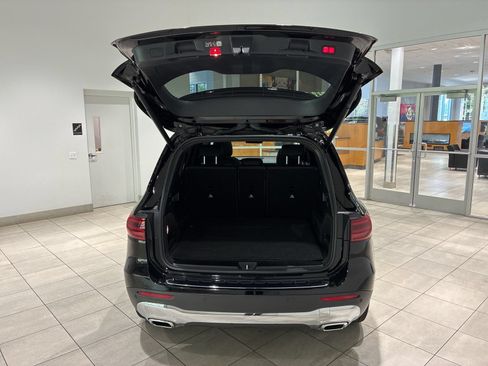 Used 2025 Mercedes-Benz GLB 250 4MATIC image 6