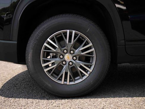 New 2025 Chevrolet Traverse LT image 9