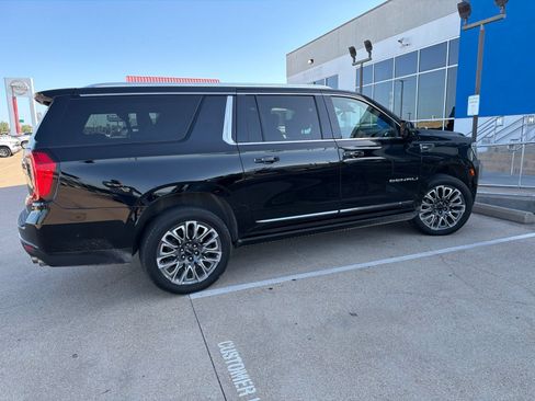 Used 2023 GMC Yukon XL Denali Ultimate AWD/4WD image 4