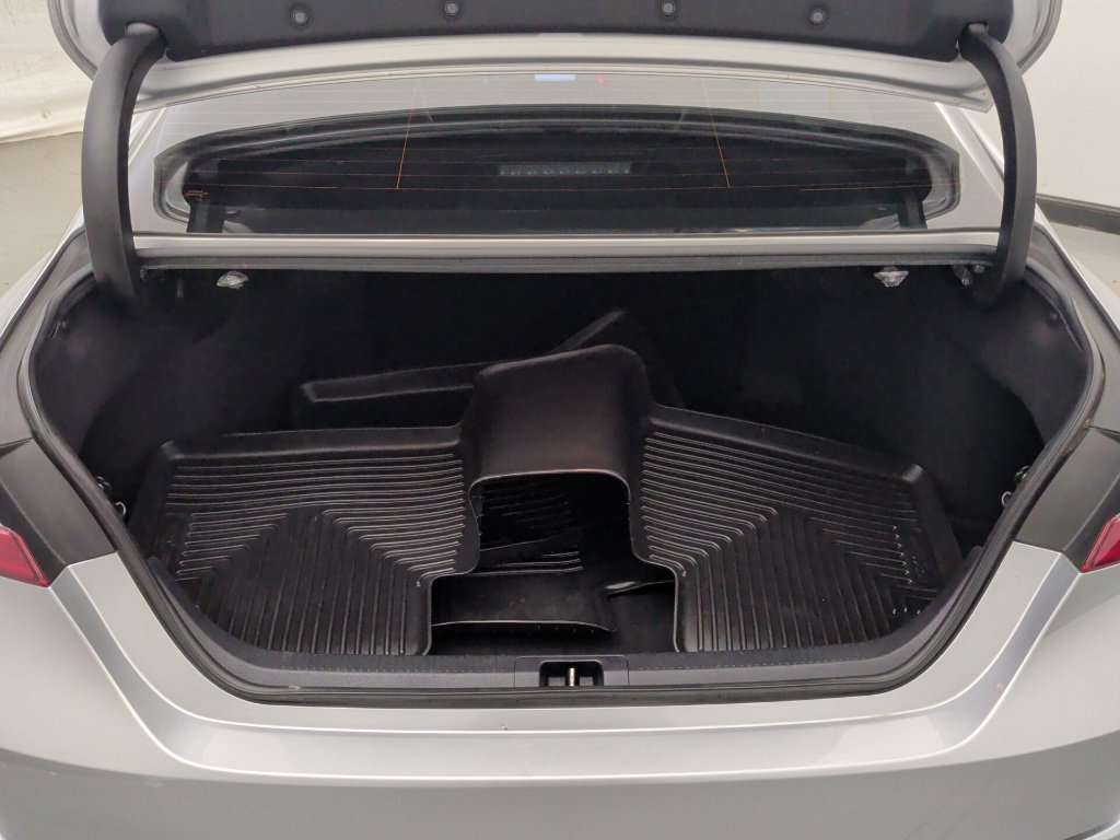Used 2020 Toyota Camry SE FWD image 18