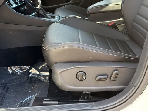 Used 2023 Volkswagen Jetta SE w/ Panoramic Sunroof Package FWD image 12