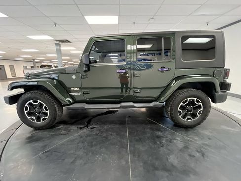 Used 2010 Jeep Wrangler Unlimited Sahara w/ Trailer Tow Group AWD/4WD image 5