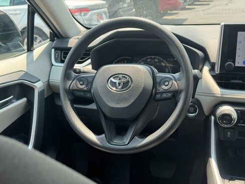 Used 2024 Toyota RAV4 XLE AWD/4WD image 18