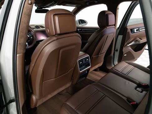 Used 2022 Porsche Cayenne Turbo AWD/4WD image 20