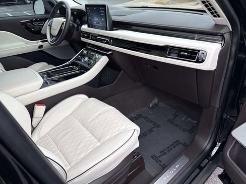 Used 2023 Lincoln Aviator Black Label w/ Jet Package image 14