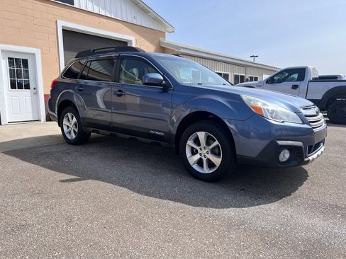 Used 2013 Subaru Outback 2.5i Limited w/ Moonroof Pkg image 3