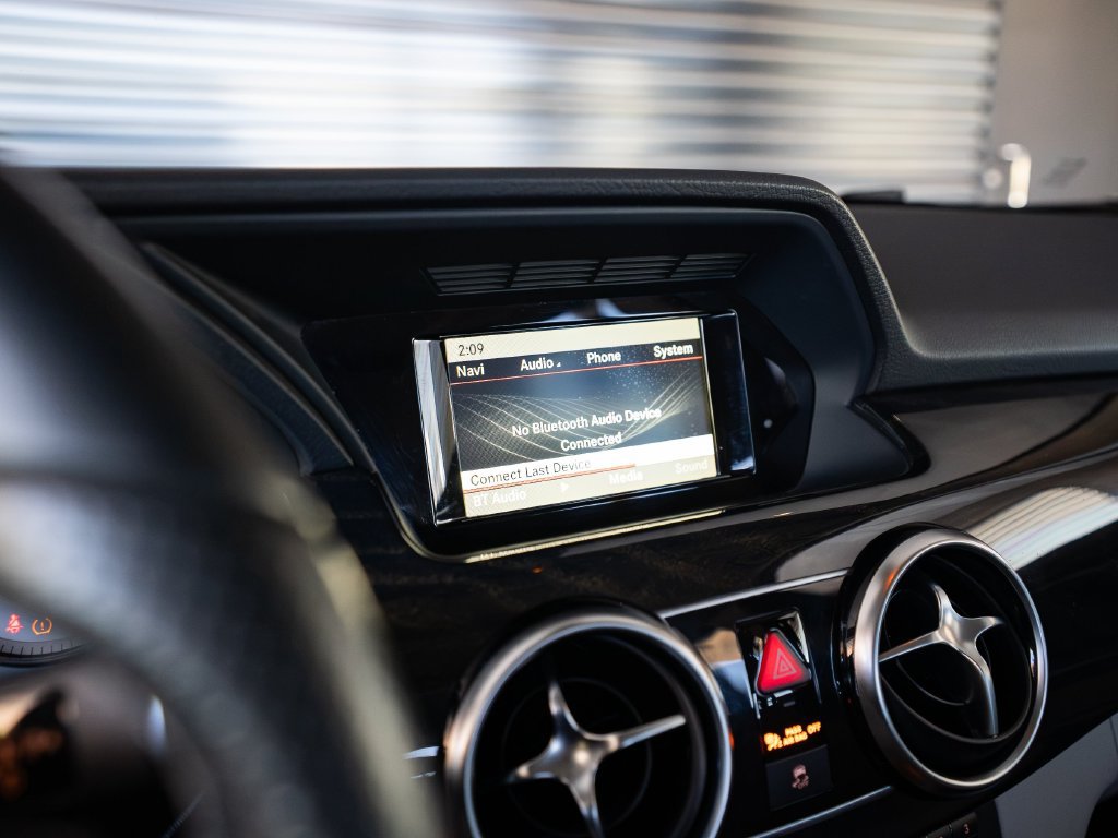 Used 2015 Mercedes-Benz GLK 350 2WD image 18