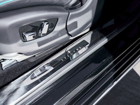 Used 2025 Rolls-Royce Spectre w/ Leather Finishing Pack image 33