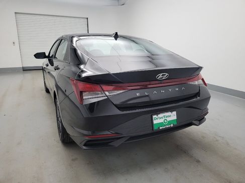 Used 2023 Hyundai Elantra SEL w/ Preferred Accessory Package FWD image 6