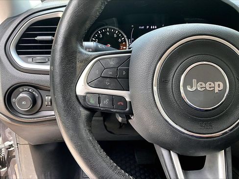 Used 2019 Jeep Renegade Latitude w/ Cold Weather Group AWD/4WD image 10