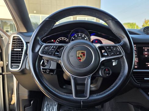 Used 2021 Porsche Cayenne Coupe image 35