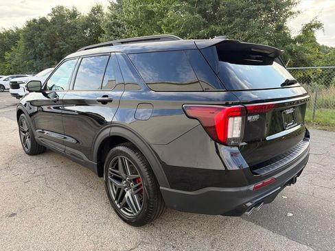 Used 2025 Ford Explorer ST AWD/4WD image 4