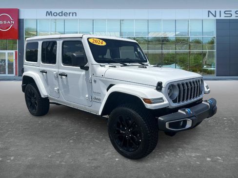 Used 2024 Jeep Wrangler Unlimited Sahara AWD/4WD image 3