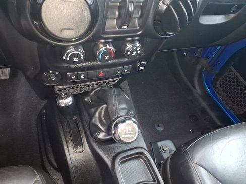 Used 2014 Jeep Wrangler Unlimited Sahara image 9