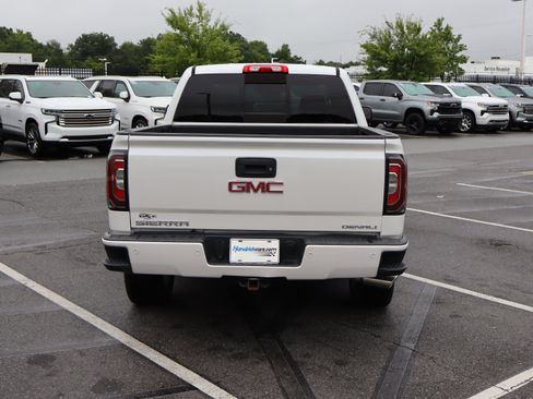 Used 2018 GMC Sierra 1500 Denali AWD/4WD image 9