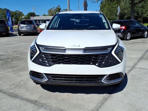 Used 2025 Kia Sportage LX image 2