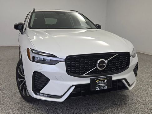 Used 2025 Volvo XC60 B5 Plus AWD/4WD image 5
