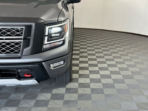 Used 2023 Nissan Titan PRO-4X w/ Pro-4x Convenience Package AWD/4WD image 9