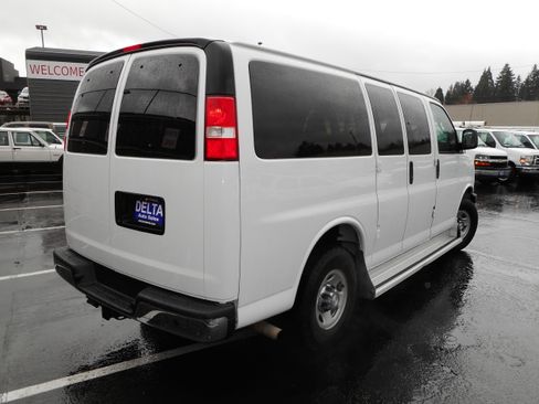 Used 2017 Chevrolet Express 3500 LT w/ LT Preferred Equipment Group image 7