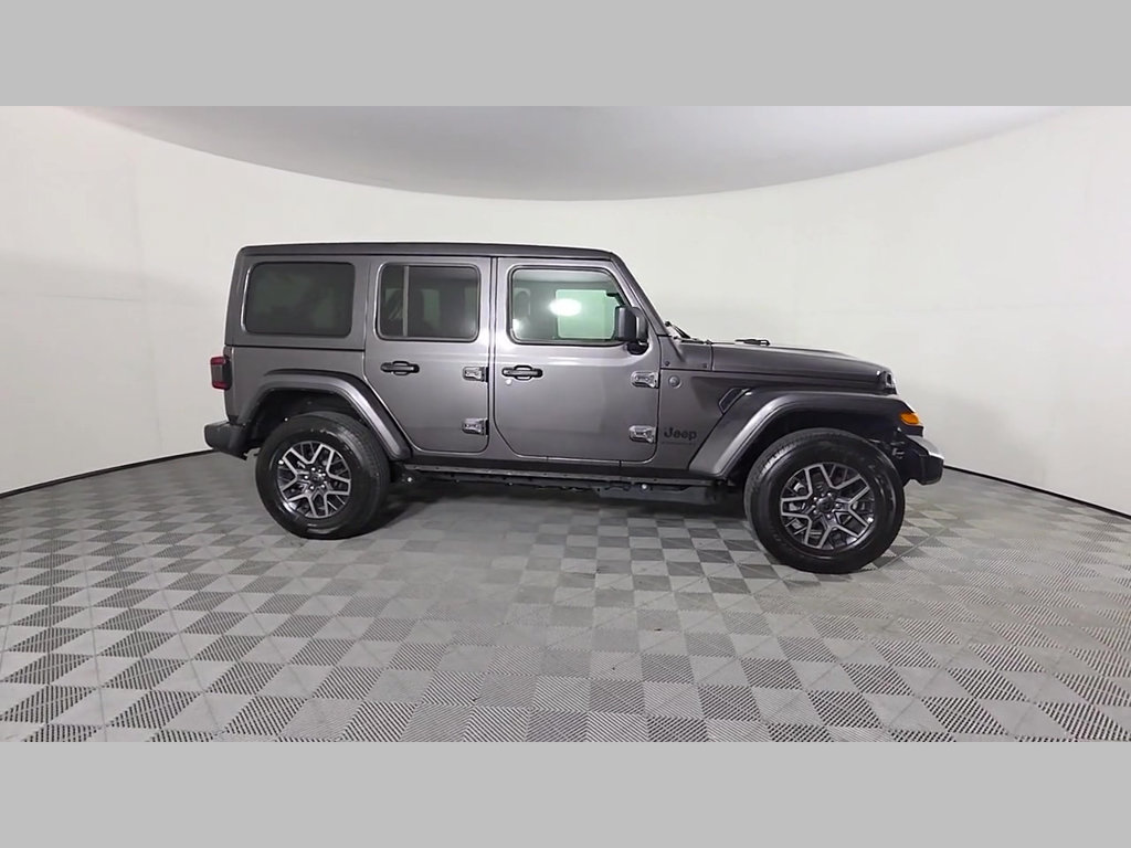 Used 2026 Jeep Wrangler Unlimited Sahara AWD/4WD image 36