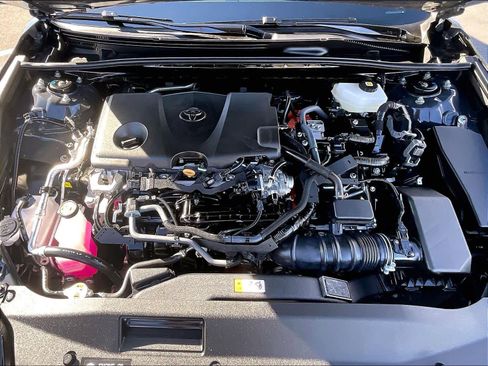 Used 2025 Toyota Camry SE image 13