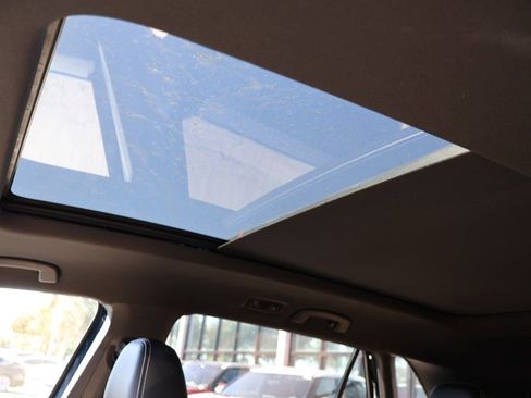 Used 2022 Volkswagen Atlas Cross Sport SE w/ Panoramic Sunroof Package image 19