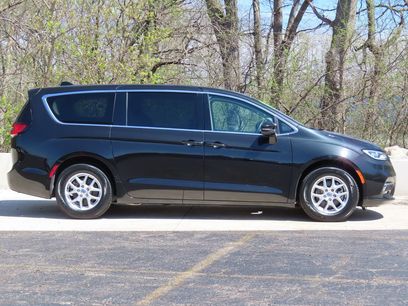 Used 2023 Chrysler Pacifica Touring-L