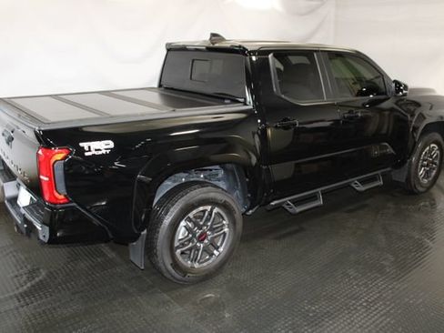 Used 2024 Toyota Tacoma TRD Sport w/ TRD Sport Upgrade Package AWD/4WD image 5
