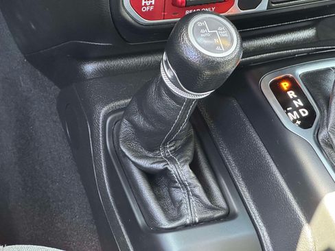 Used 2024 Jeep Wrangler Unlimited AWD/4WD image 31