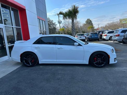 Used 2023 Chrysler 300 C image 8