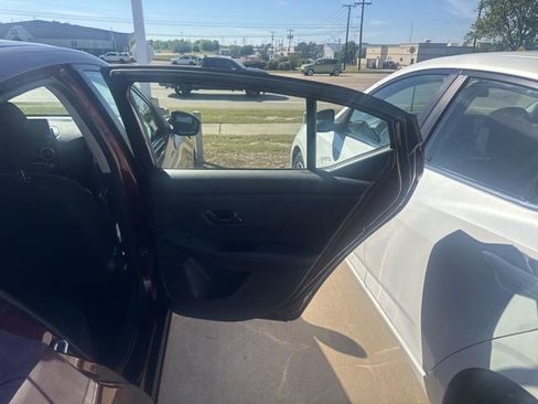 Used 2025 Nissan Sentra SV image 17