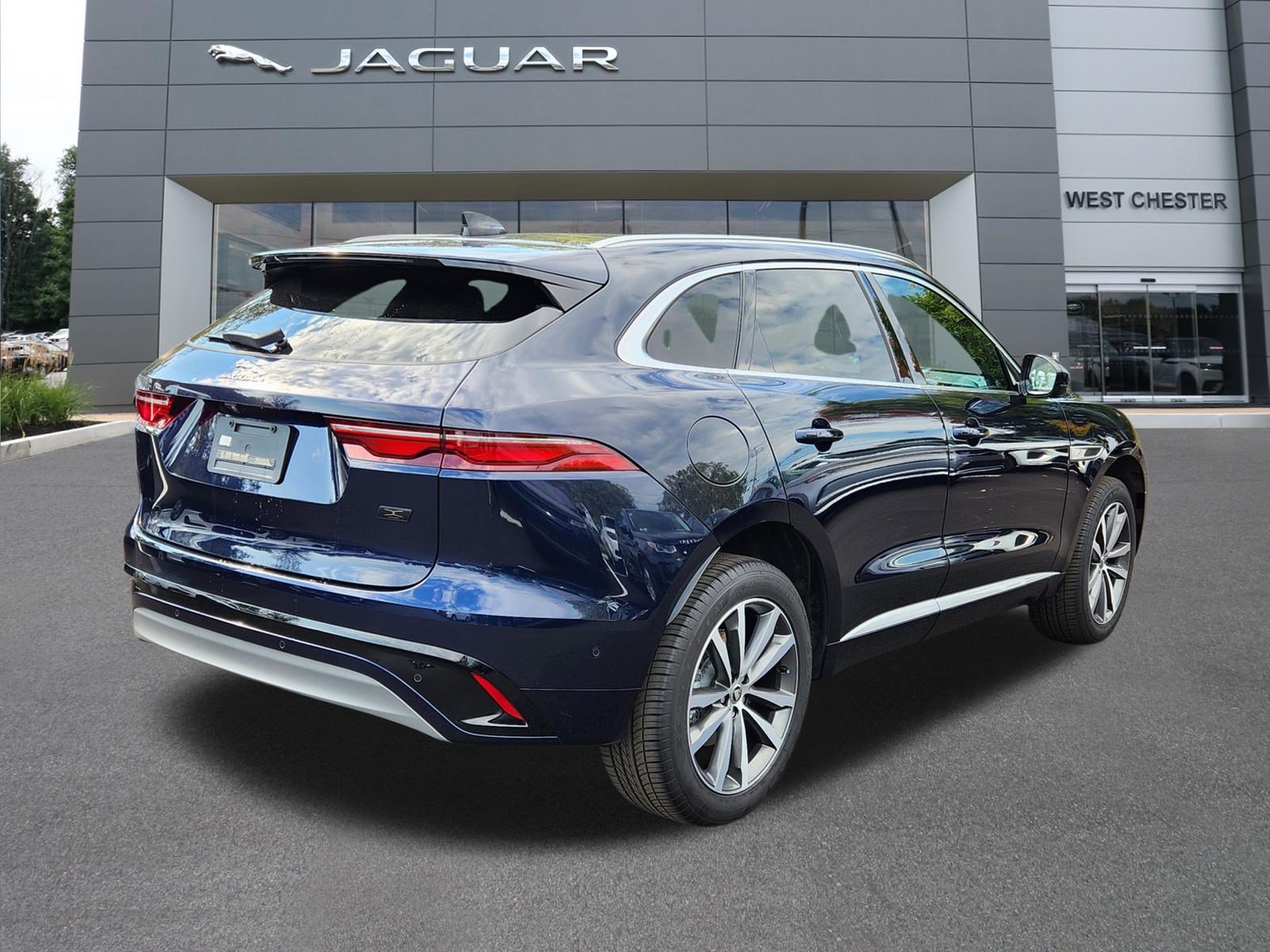 Certified 2026 Jaguar F-PACE R-Dynamic S AWD/4WD image 4