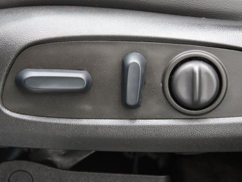 Used 2022 GMC Acadia SLT w/ LPO, Floor Liner Package FWD image 21