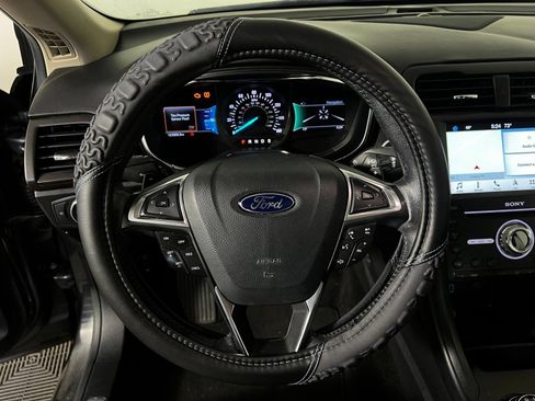 Used 2017 Ford Fusion Titanium FWD image 8