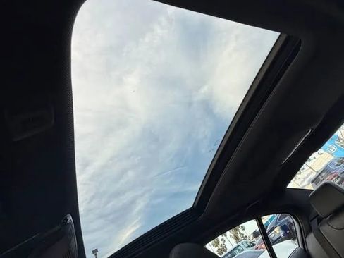 Used 2019 BMW 530e w/ Convenience Package RWD image 7