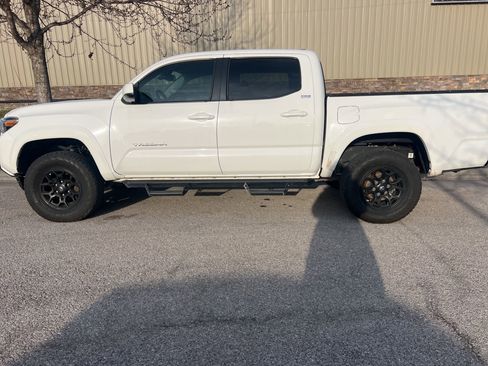 Used 2019 Toyota Tacoma SR5 image 9