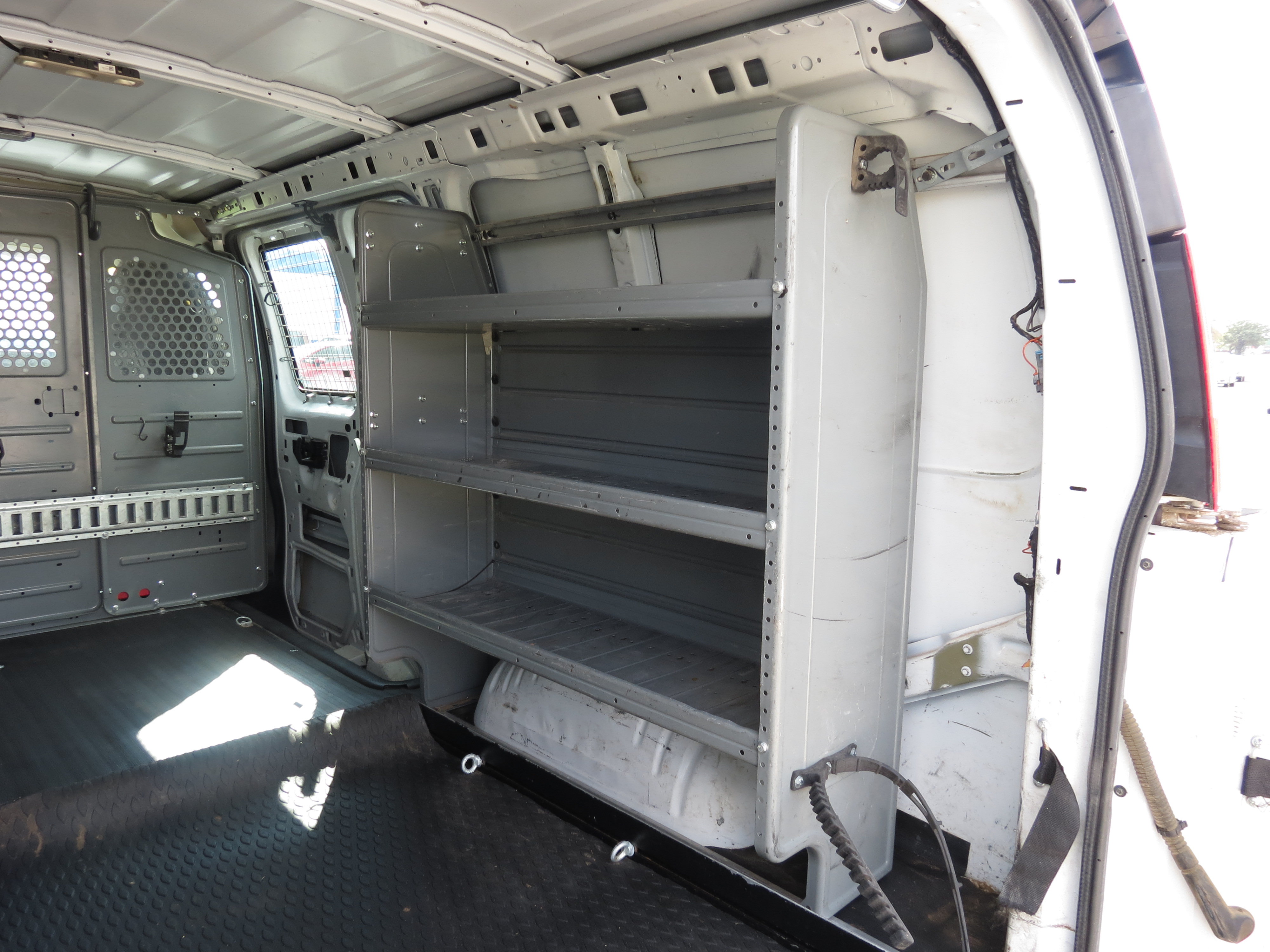 Used 2015 Chevrolet Express 2500 RWD image 29