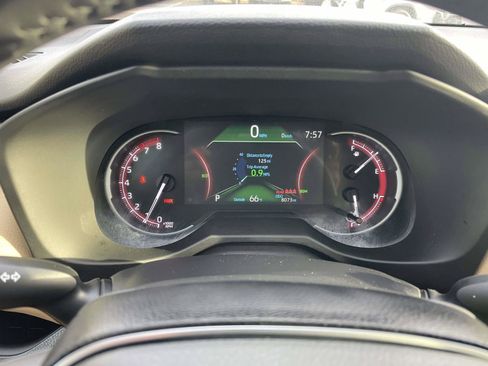 Used 2025 Toyota RAV4 XLE Premium FWD image 31