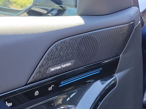 Used 2026 BMW 530i w/ M Sport Package image 17