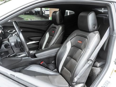 Used 2019 Chevrolet Camaro SS RWD image 7