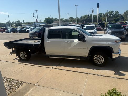 Used 2025 Chevrolet Silverado 2500 LT w/ Convenience Package AWD/4WD image 11
