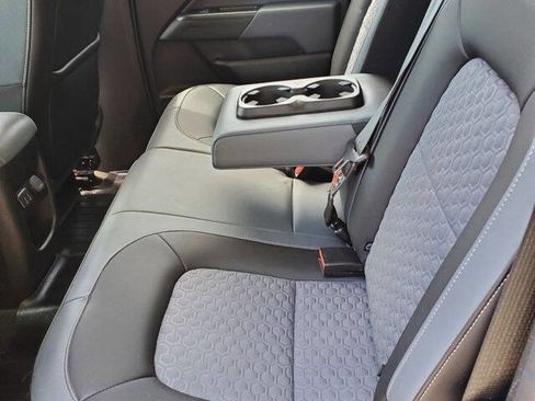 Used 2018 Chevrolet Colorado Z71 AWD/4WD image 40